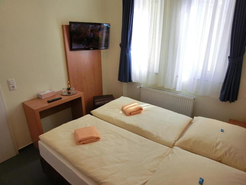 Hotel Expo Frankfurt City Centre - Digital Check-In, Frankfurt/Main, Germany