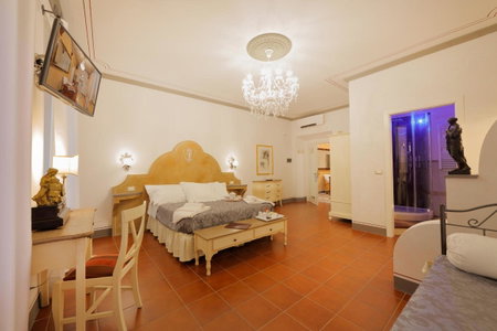 Palazzo Mari suite & rooms b&b, Montevarchi, Italy
