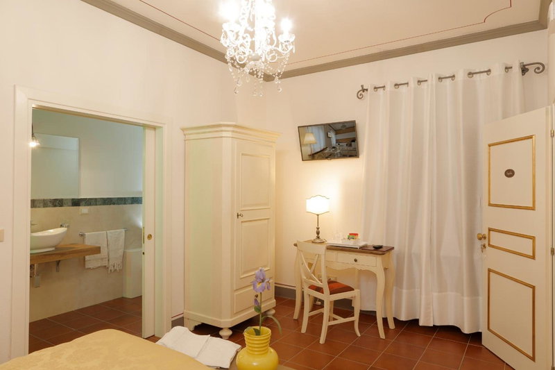 Palazzo Mari suite & rooms b&b, Montevarchi, Italy