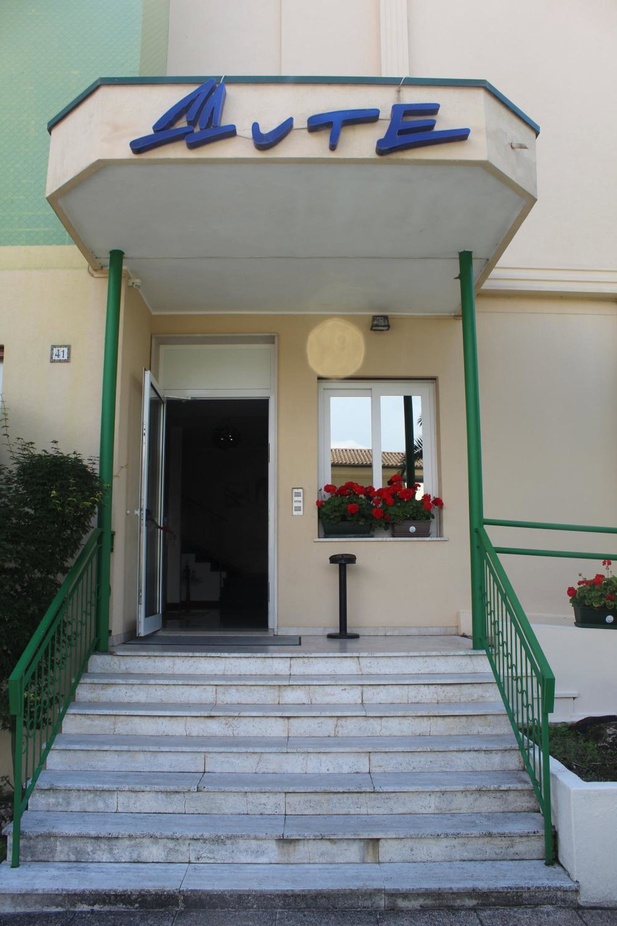 Ute Hotel, Italy