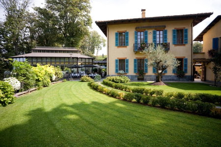 Hotel Villa Beccaris, Monforte dʼAlba, Italy