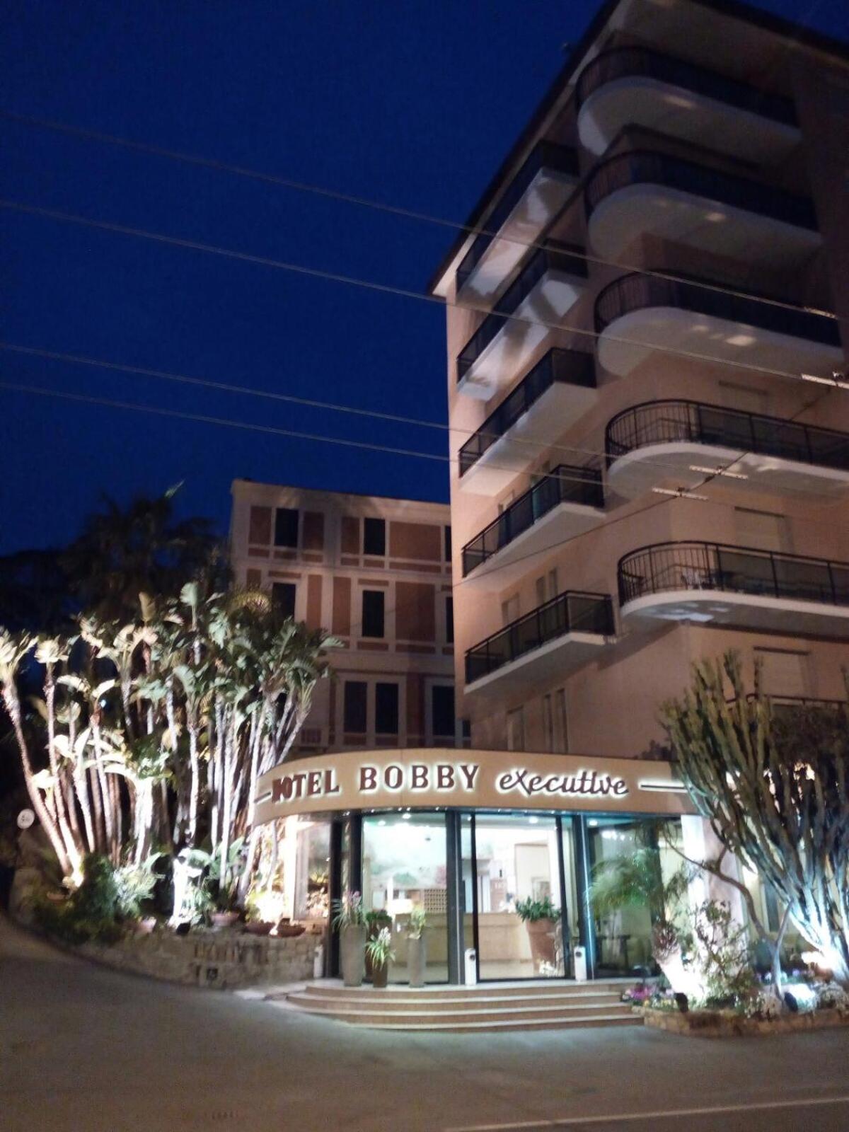 Bobby Executive, Italien