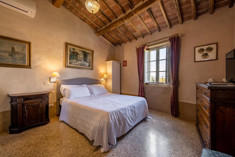 Palazzo Mosela Alla Porta, Montepulciano, Italy