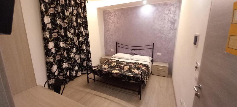 Albano Station Rooms, Pavona, Italy