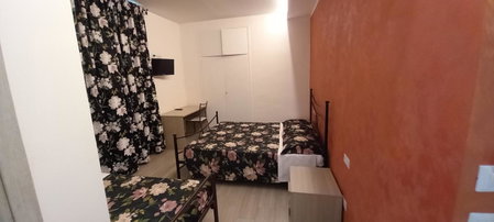 Albano Station Rooms, Pavona, Italy