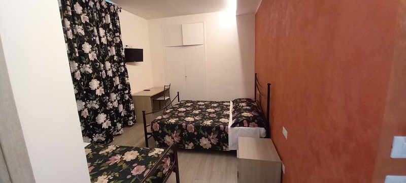 Albano Station Rooms, Pavona, Italy