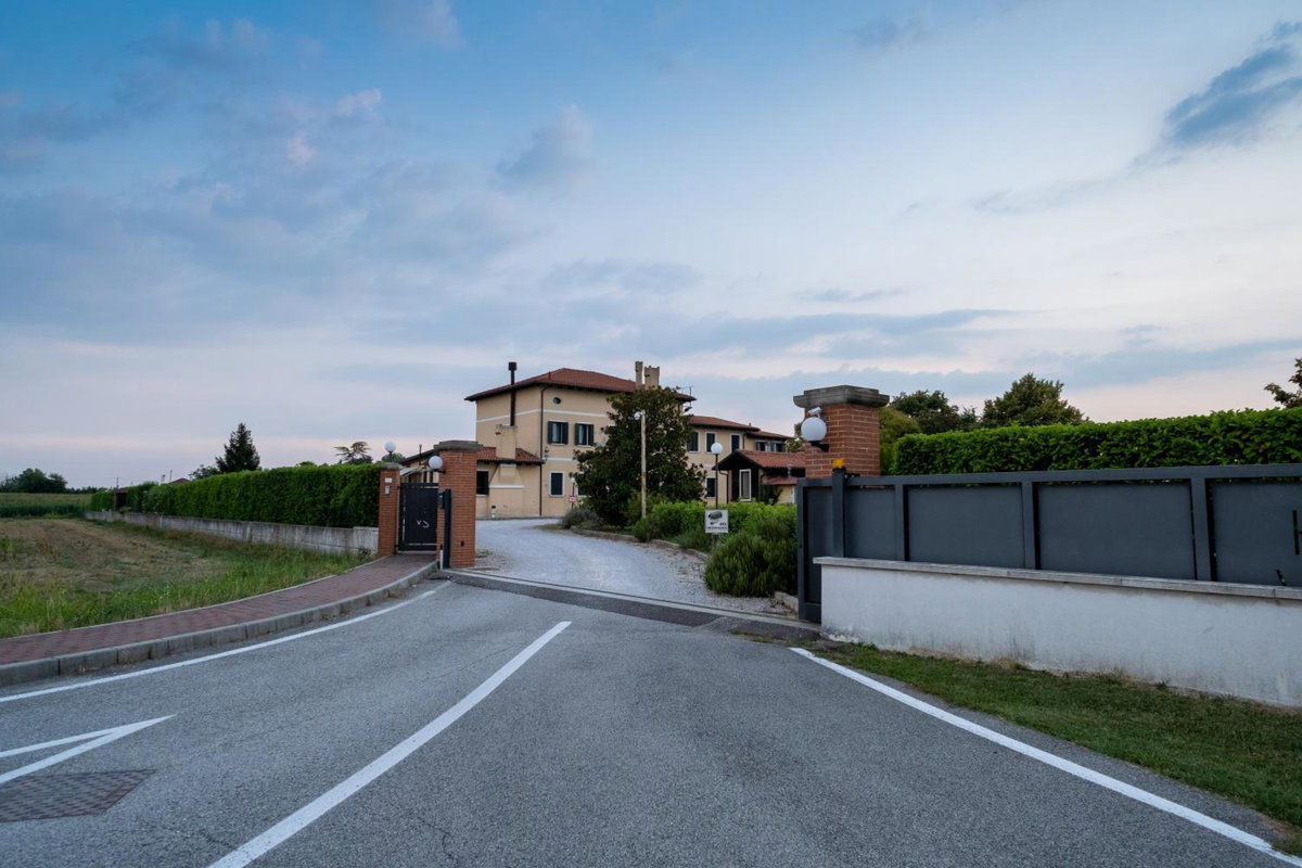 Hotel Villa Sara with pool and parking near Venice, Italien