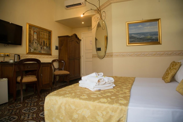 B&B Art Suite Santa Brigida, Naples, Italy