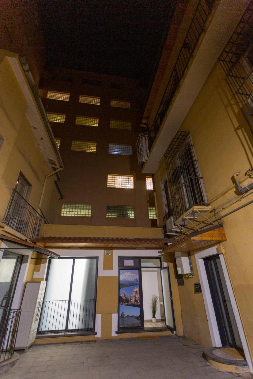 Hotel · ETNEA 208 LUXURY JACUZZI SUITE Catania, Catania
