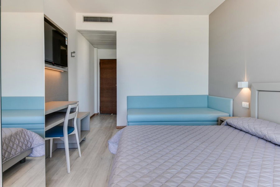 MARITTIMO Riccione - Hotel Clipper FRONTE MARE, Riccione, Italy