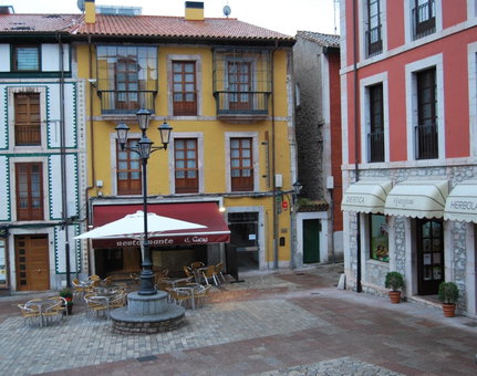 Apartamentos Plaza Mayor, Llanes, Spain