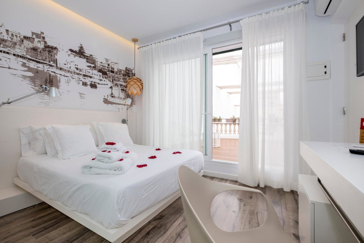 Hotel Abril 37, Spain