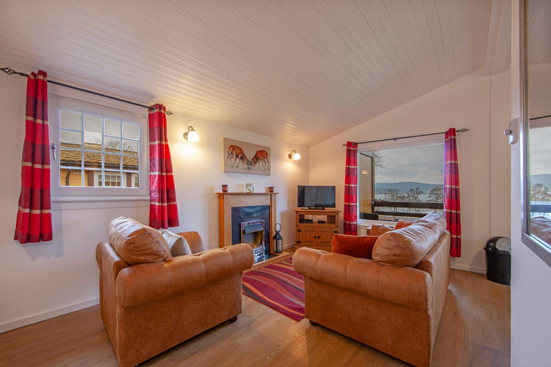 Appin Holiday Homes - Lodges, Shepherds Hut and Train Carriage stays, Appin, United Kingdom
