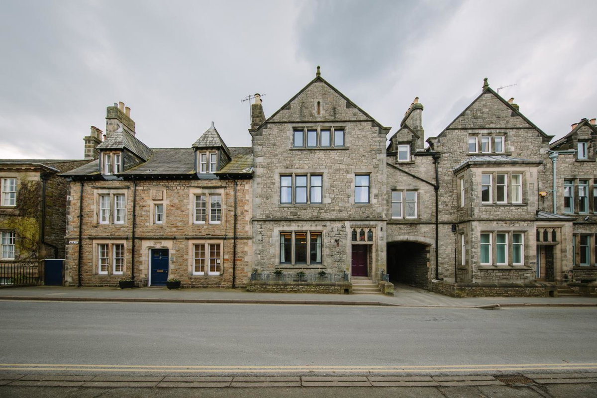 Absoluxe Suites, United Kingdom