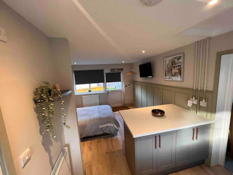 Seaview 1 bed open condo - free parking, Brighton & Hove, United Kingdom
