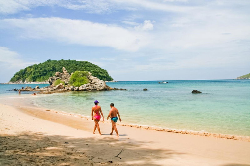 Happy Eight Resort, Nai Harn Beach, Thailand