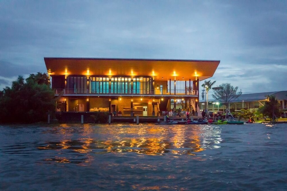Bangpakong Boat Club, Thailand