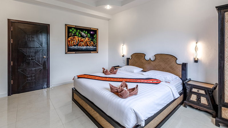 GOLDLAND Luxury Pool Villa Pattaya Walking Street 8 Bedrooms, Pattaya, Thailand