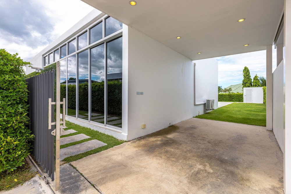 Hotel · Modern 4 Bedroom Pool Villa PMK-A6, Hua Hin