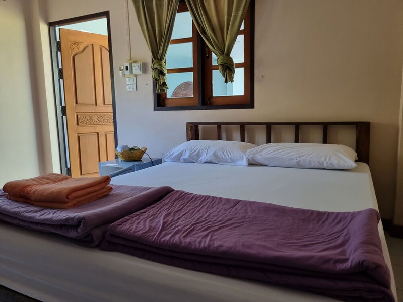 Sawasdee Sichang Resort, Ko Sichang, Thailand