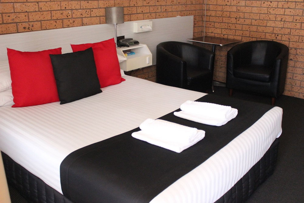 Golden Harvest Motor Inn, Australia