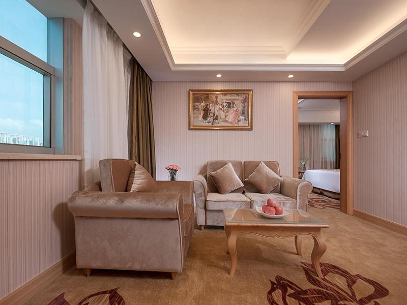 Vienna International Hotel Shenzhen Jingtian, Shenzhen, China