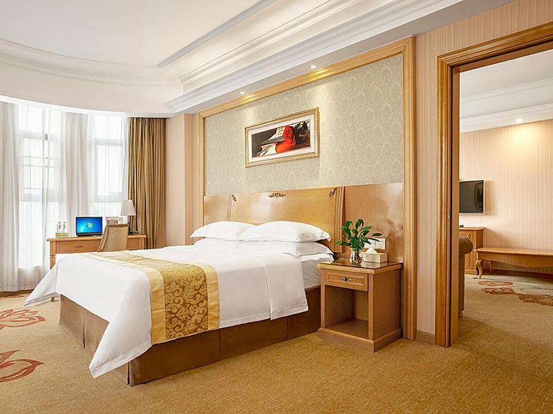Vienna Hotel Shenzhen View Lake Park, Shenzhen, China