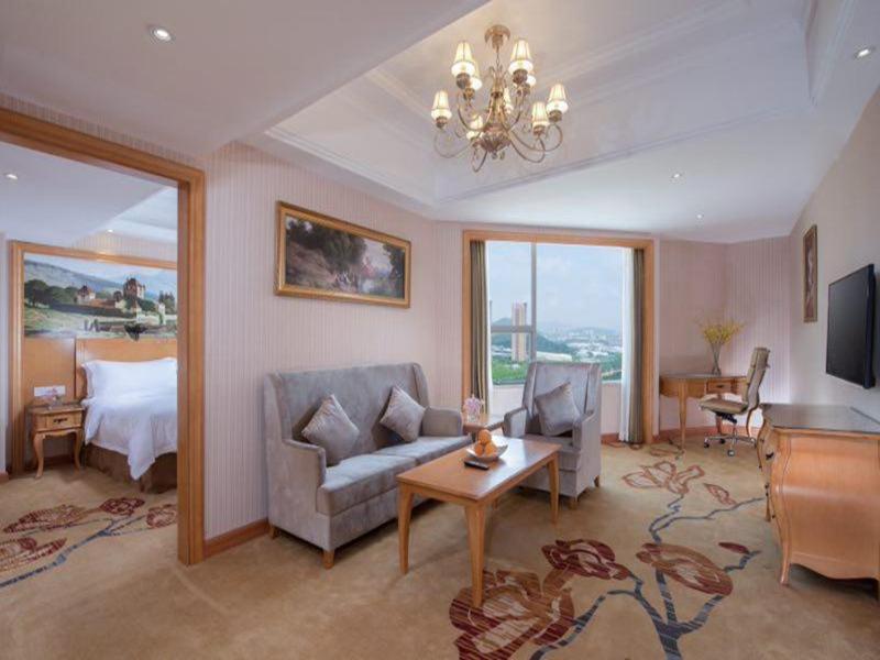 Vienna International Hotel Guangzhou Xintang Jean Fangzhicheng, Guangzhou, China