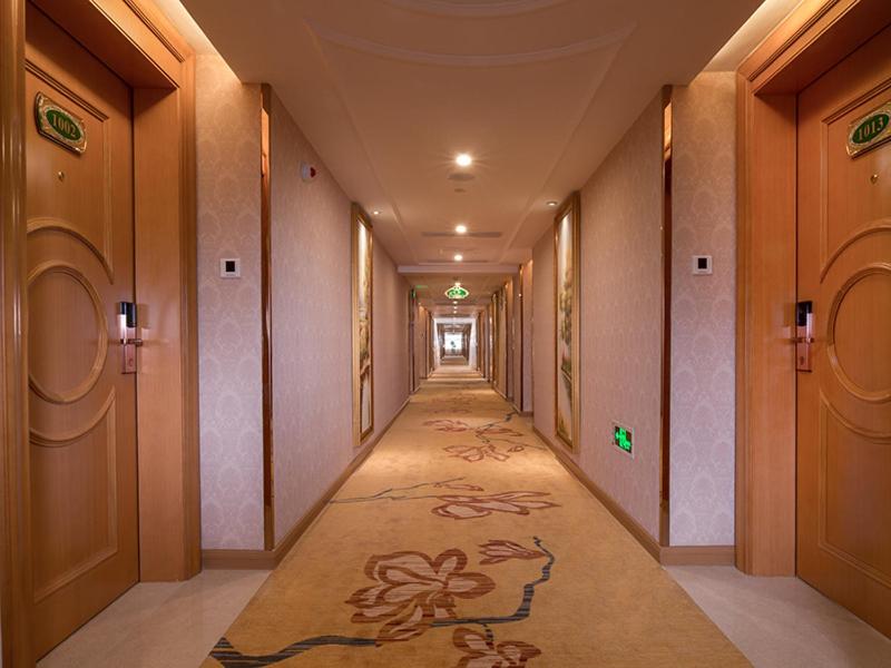Vienna International Hotel (Shenzhen Fuyong Convention and Exhibition Center), Fenghuangwei, China