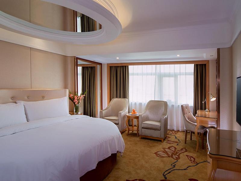 Vienna International Hotel (Shenzhen Fuyong Convention and Exhibition Center), Fenghuangwei, China