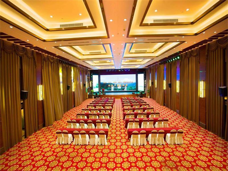 Vienna International Hotel Shanghai Malu Station, Jiading, China