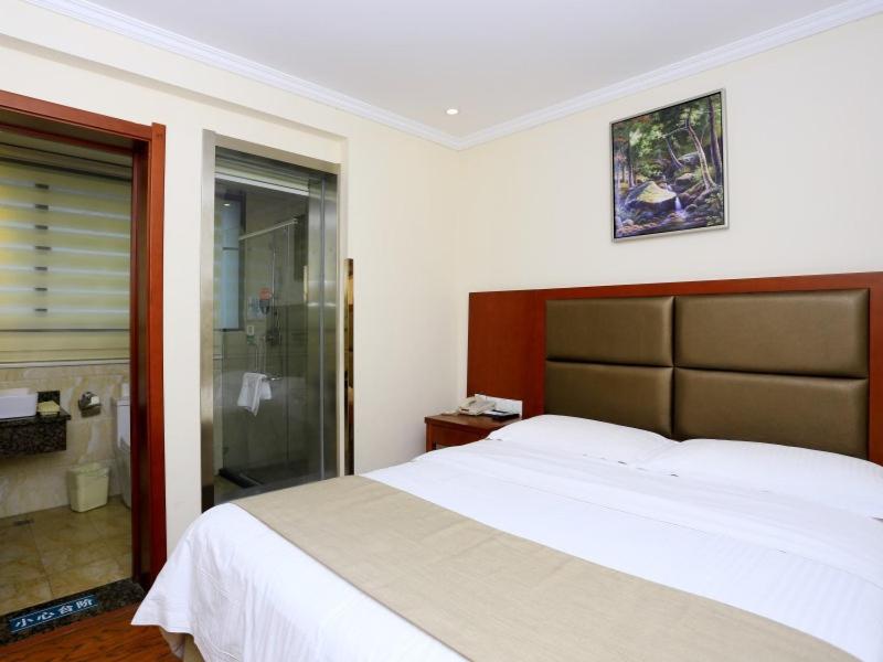 GreenTree Inn AnHui HeFei Heyu Rd. Dayun City Express Hotel, Longtang, China