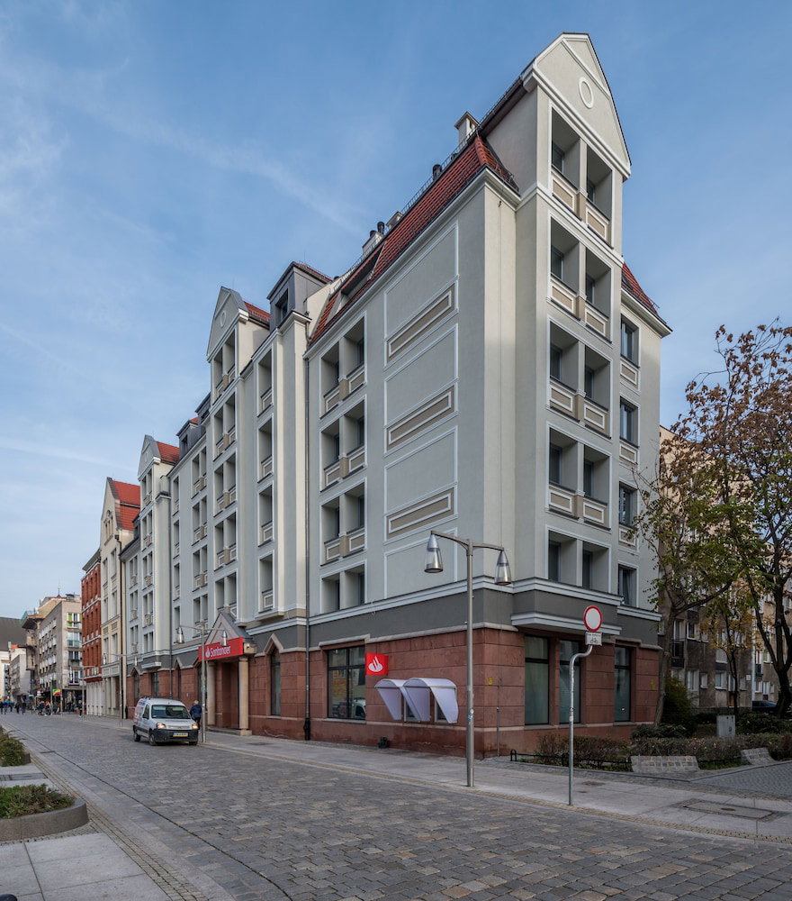 Q17 Apartments, Poland