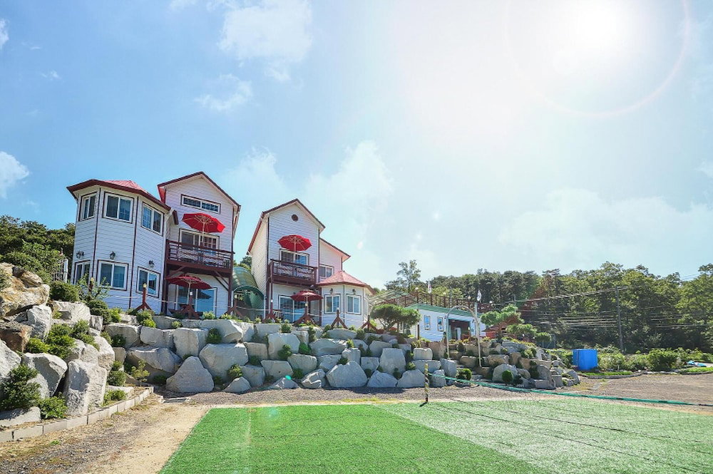 Hotel · Ganghwa Punggyung Gryujineon zip Pension, Incheon