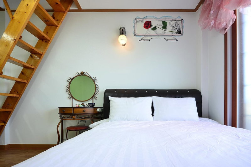 Ganghwa Punggyung Gryujineon zip Pension, Incheon, South Korea