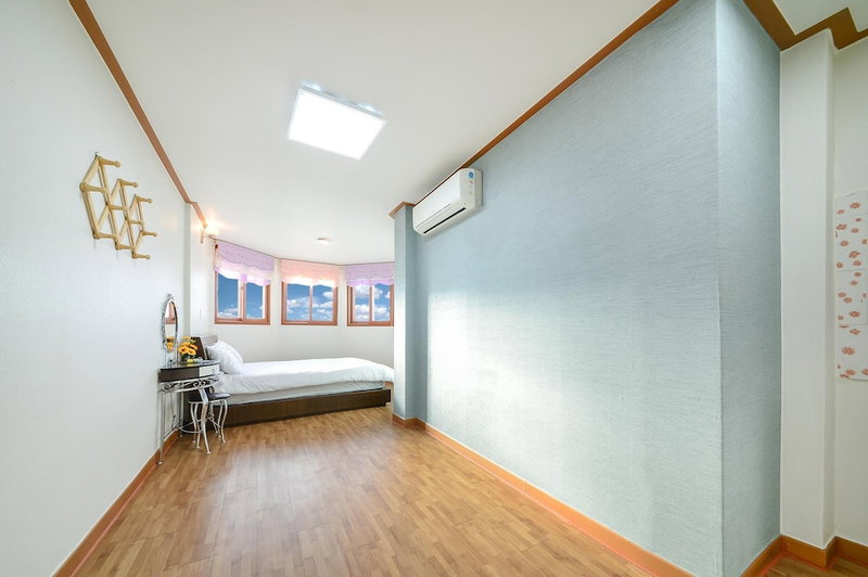 Ganghwa Punggyung Gryujineon zip Pension, Incheon, South Korea