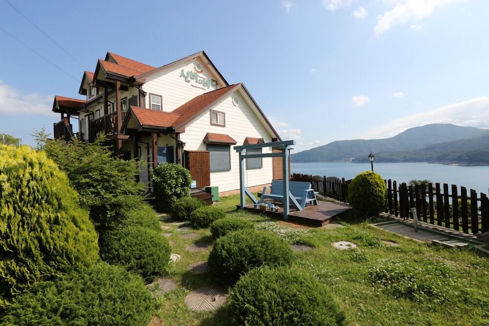 Hotel · Sinbi Bada Pension, Geoje
