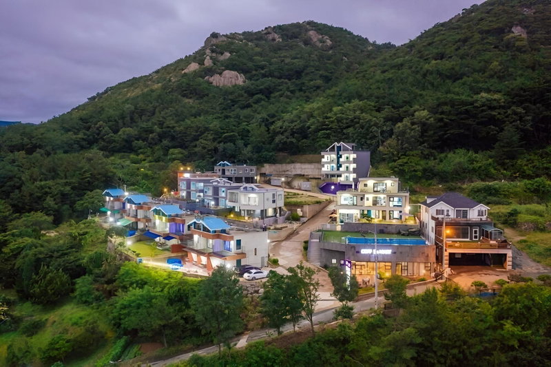 Nuri (Blue Road Town Pension, Yeongdeok, South Korea