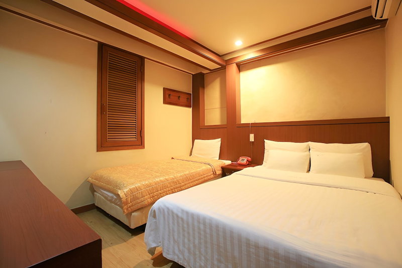 Sincheon Plus, Seoul, South Korea