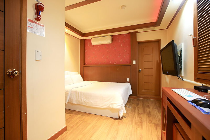 Sincheon Plus, Seoul, South Korea
