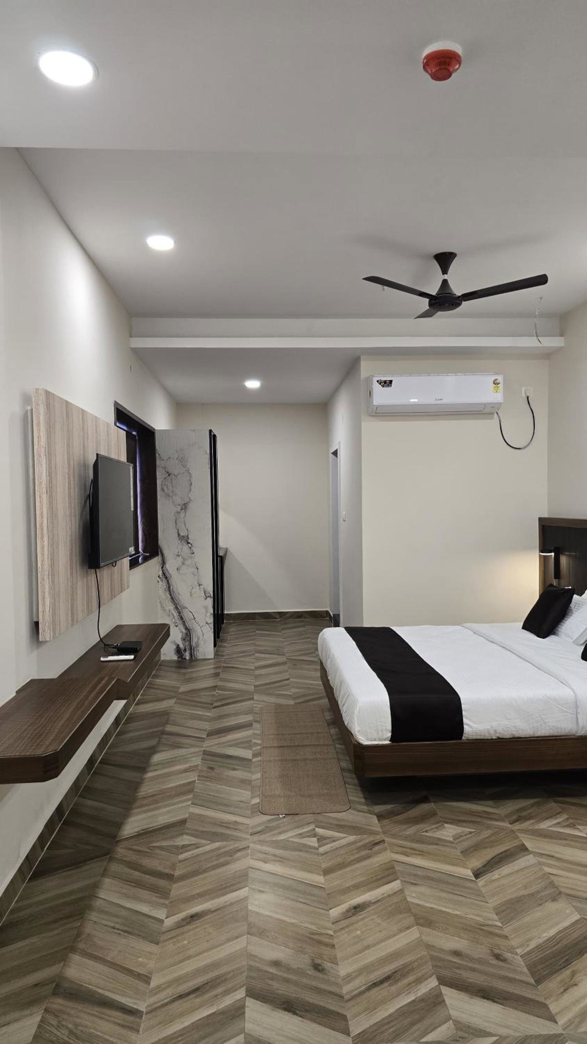 Pincode90 Executive Suites, Inde