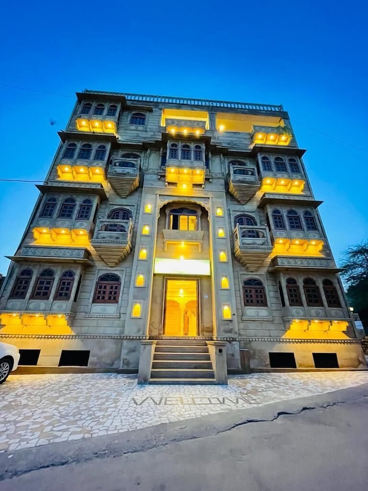golden marigold hotel, India