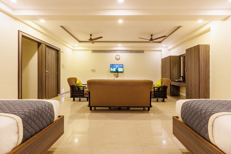 Hotel Comfort Park - Opposite Sri Ramachandra Medical College Porur, Chennai, India