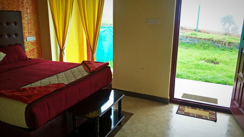 The Bowers Chalet Private Campfire & Lawn BBQ, WIFI, Breakfast Hill Top 360 degree view, Ooty, India