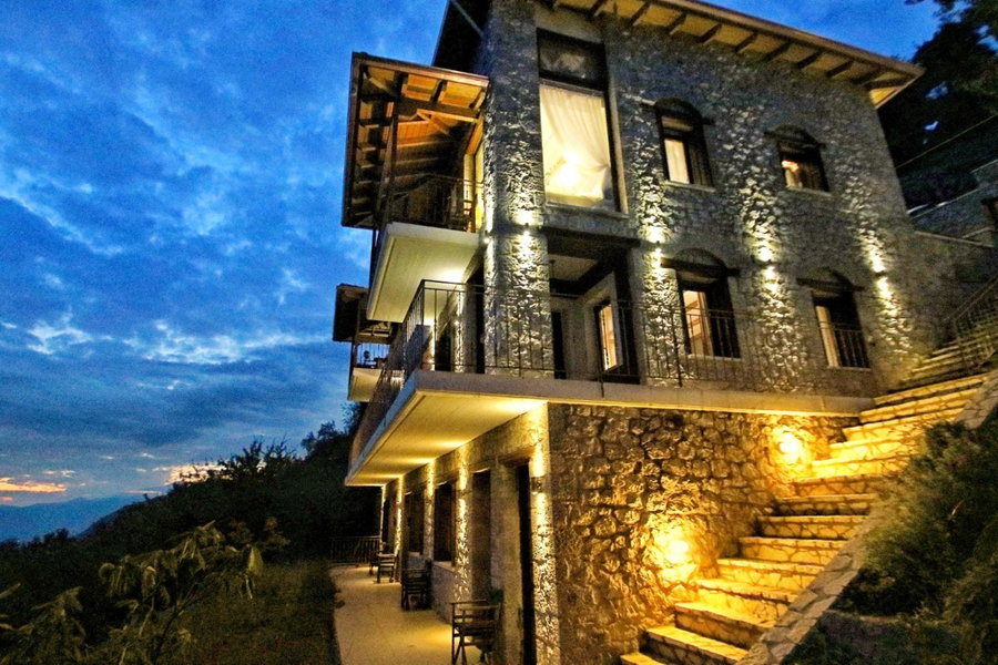 AlmondHouse Suites with Fireplace - ADULTS ONLY, Arachova, Greece