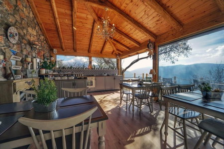 AlmondHouse Suites with Fireplace - ADULTS ONLY, Arachova, Greece