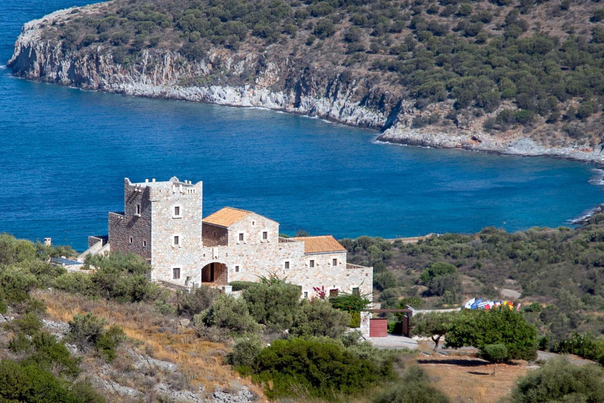 Hotel · Focalion Castle Luxury Suites, Pirgos Dhirou
