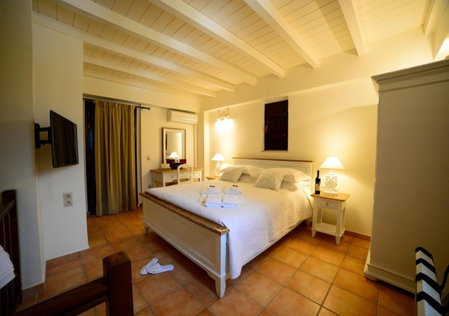 Focalion Castle Luxury Suites, Pirgos Dhirou, Greece