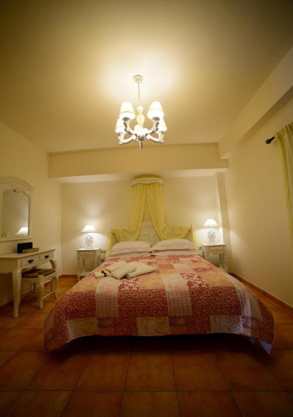Focalion Castle Luxury Suites, Pirgos Dhirou, Greece
