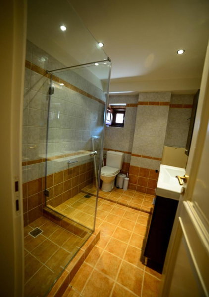 Focalion Castle Luxury Suites, Pirgos Dhirou, Greece